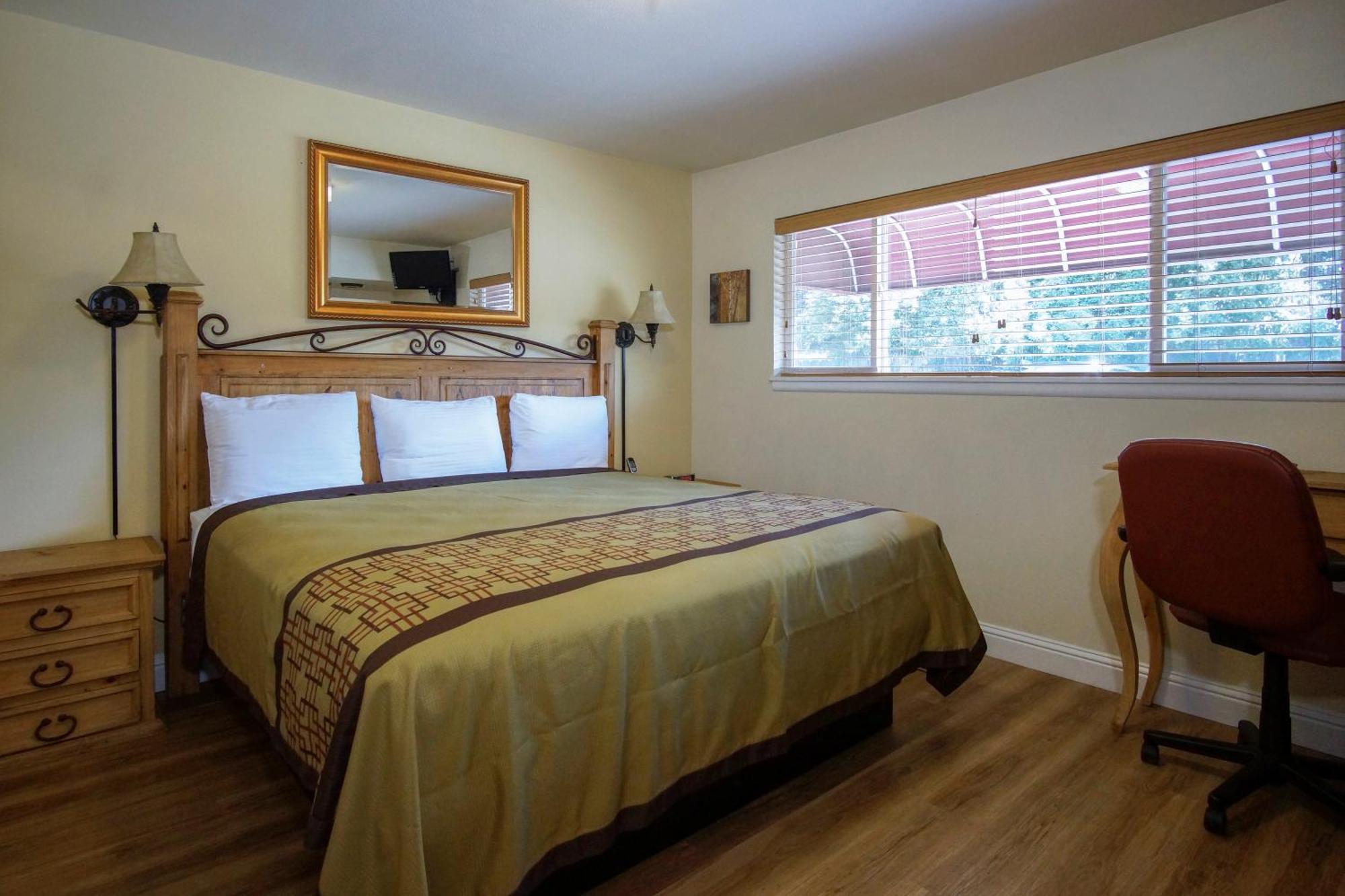 Burney Charm Motel & Suites מראה חיצוני תמונה