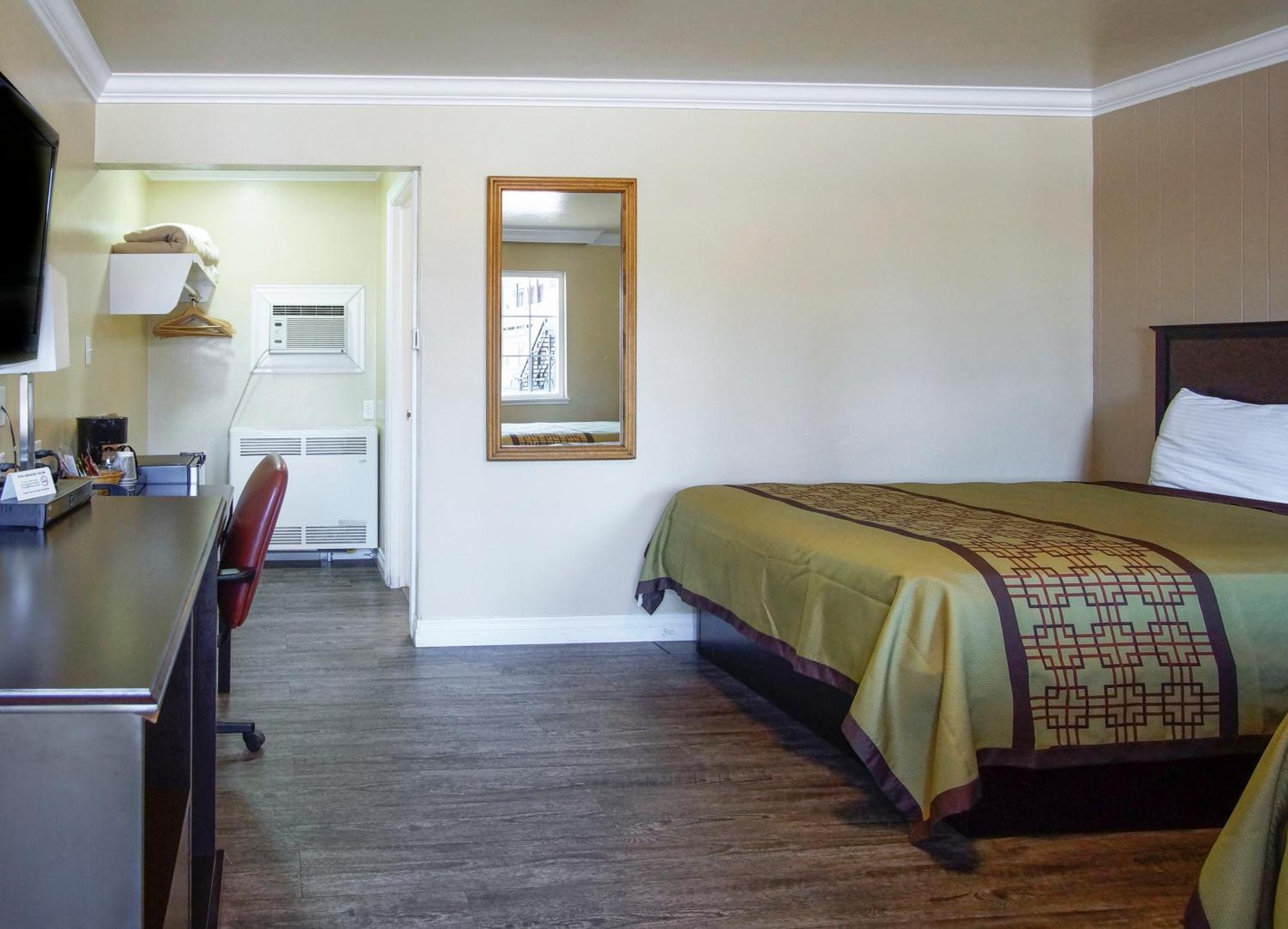 Burney Charm Motel & Suites מראה חיצוני תמונה