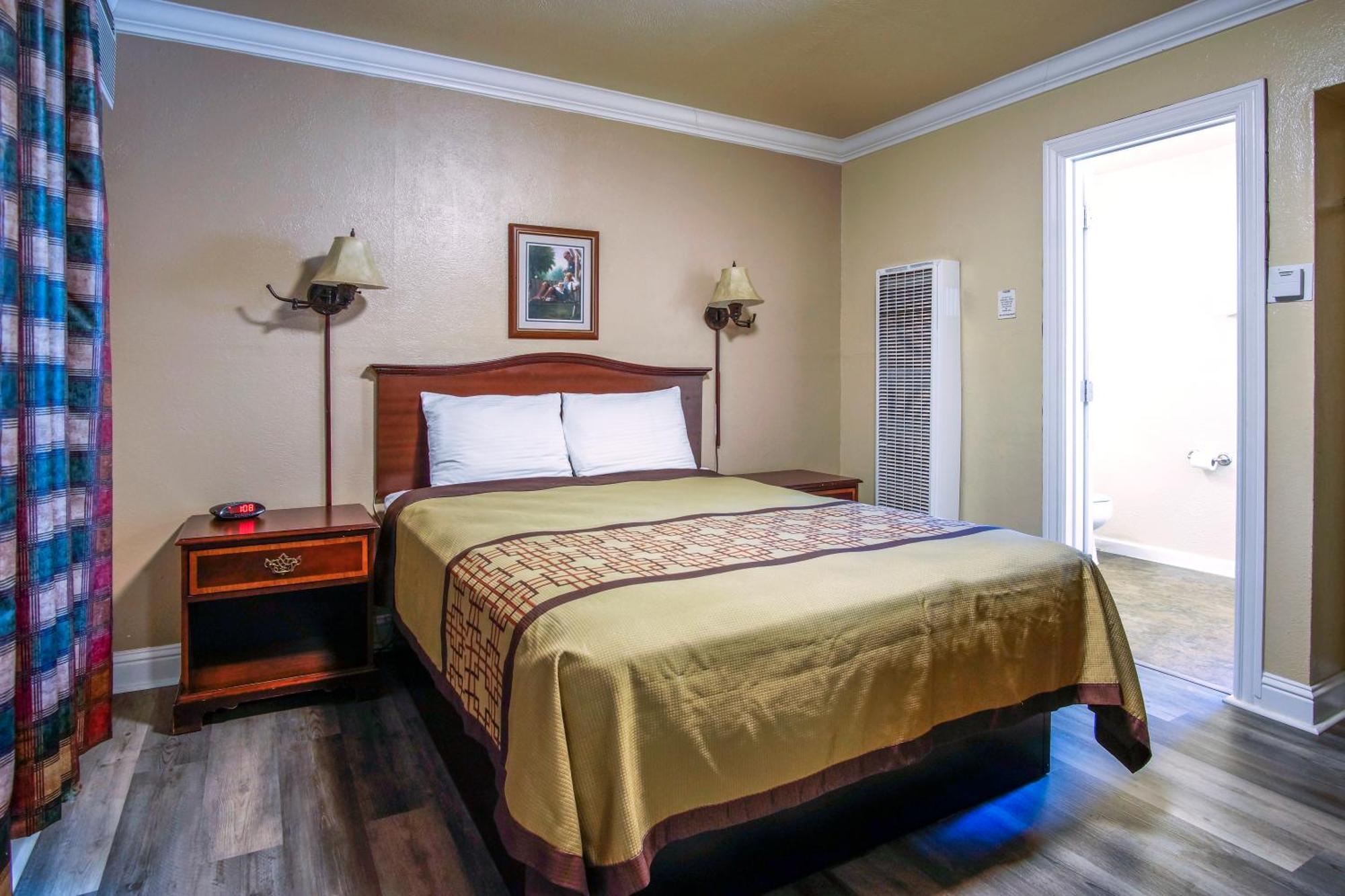 Burney Charm Motel & Suites מראה חיצוני תמונה