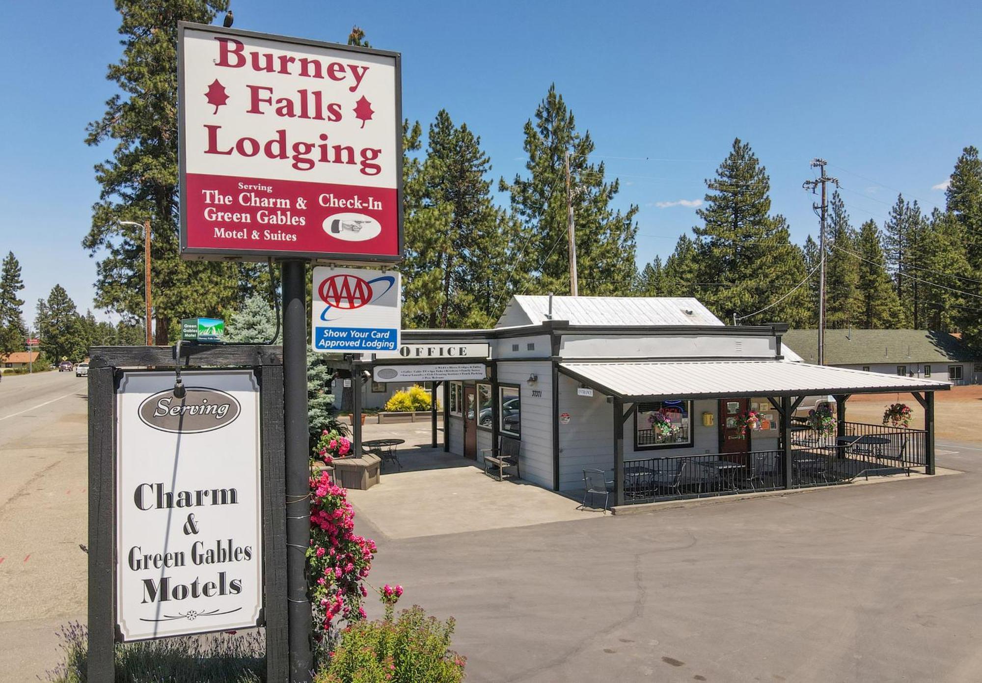 Burney Charm Motel & Suites מראה חיצוני תמונה
