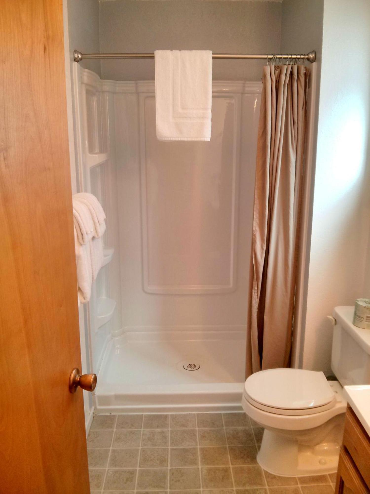 Burney Charm Motel & Suites חדר תמונה