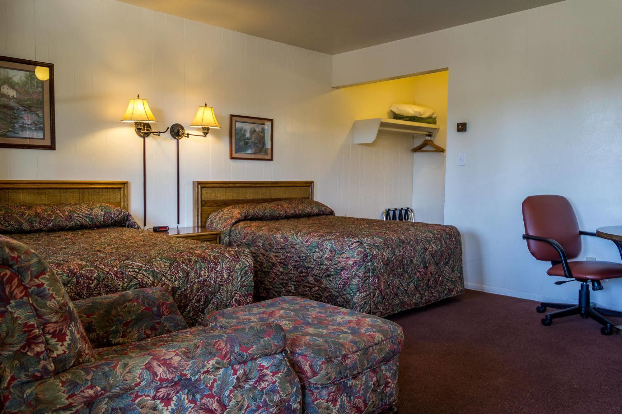 Burney Charm Motel & Suites מראה חיצוני תמונה