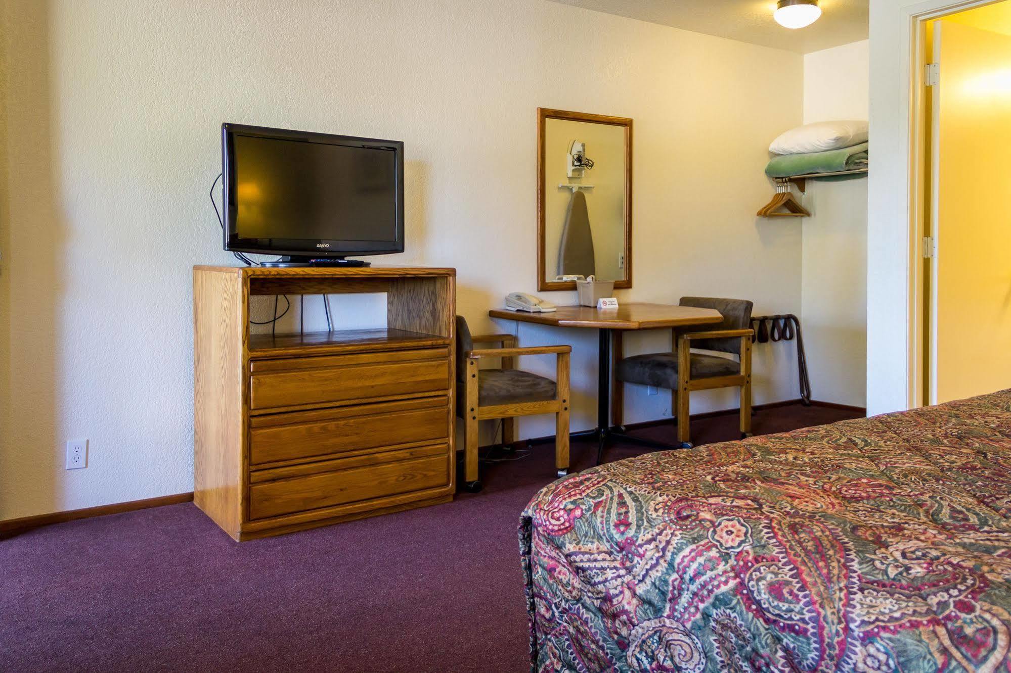Burney Charm Motel & Suites מראה חיצוני תמונה