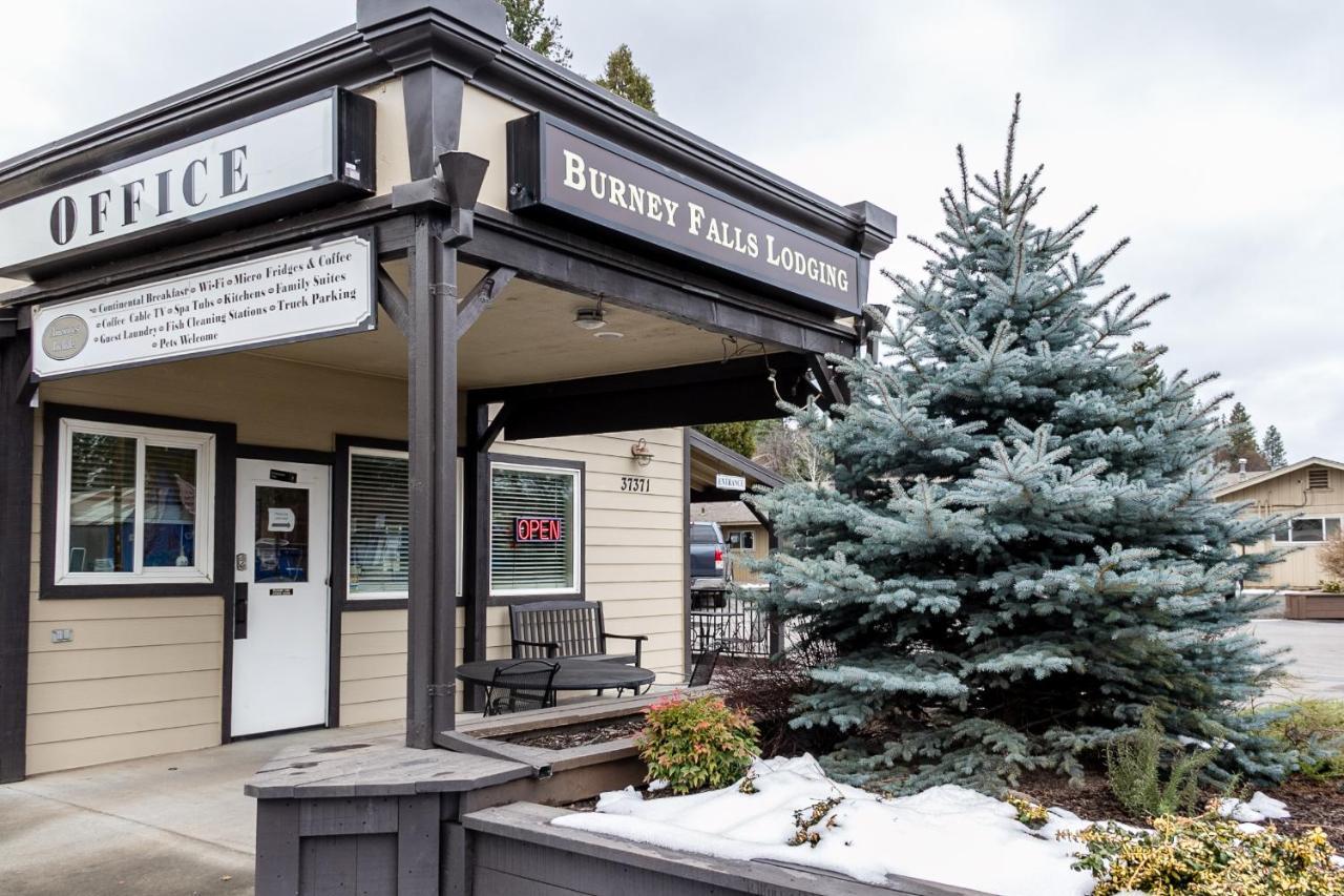 Burney Charm Motel & Suites מראה חיצוני תמונה
